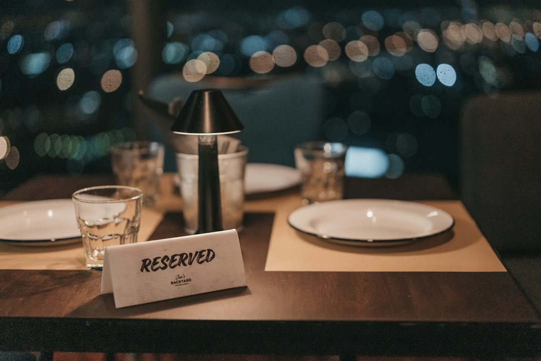 Gereserveerde tafel in een restaurant